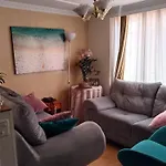 Hermosa Habitación cerca al aeropuerto